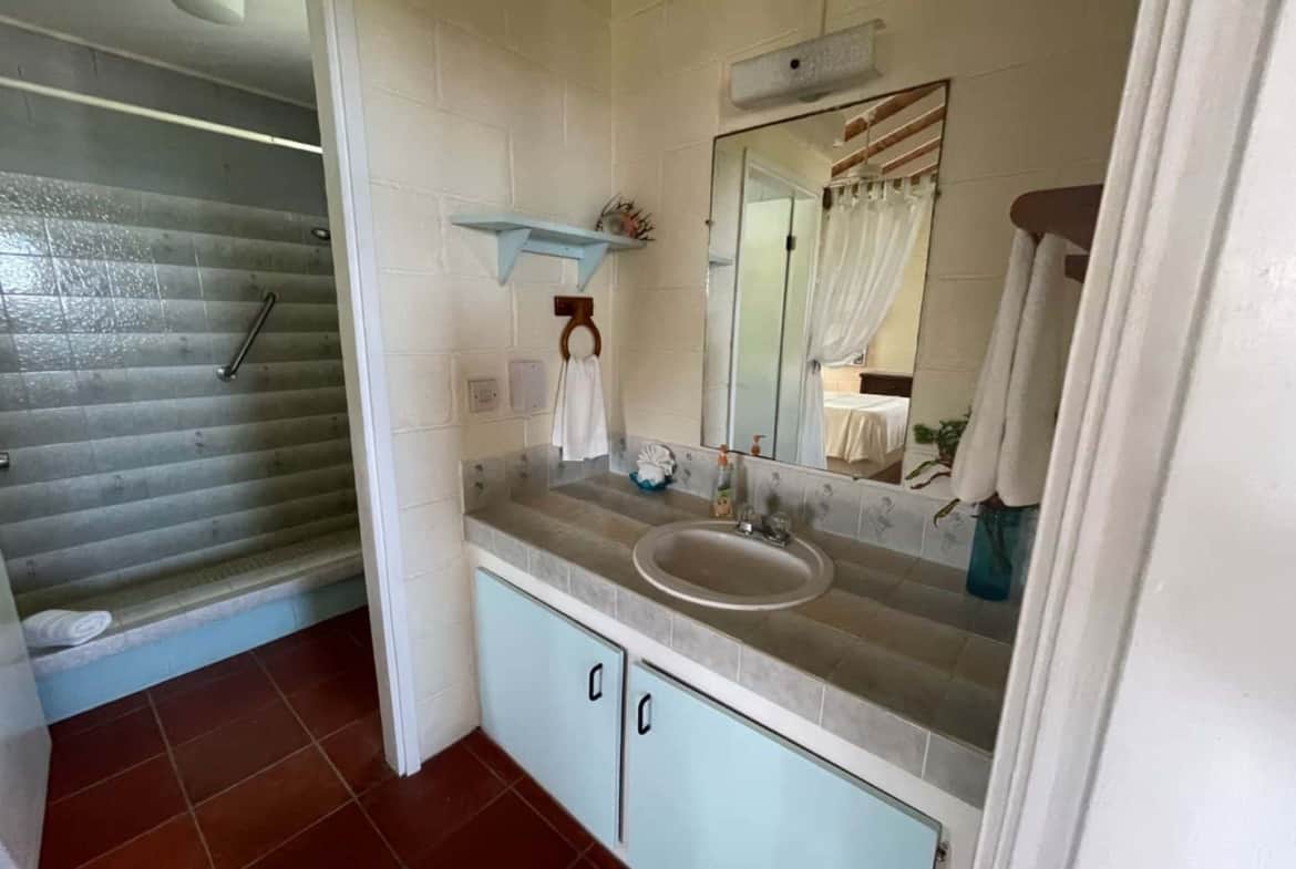 House in Calibishie for sale with 3 suites