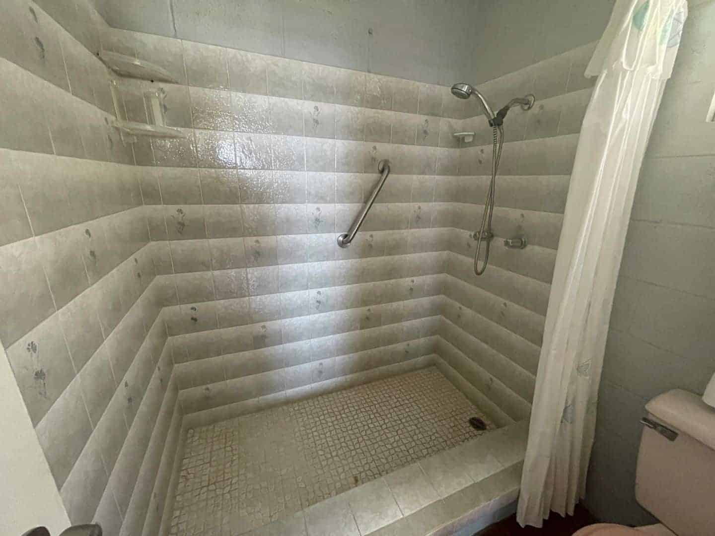 House in Calibishie for sale with 3 suites