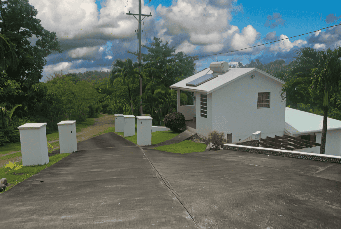 House in Calibishie for sale with 3 suites