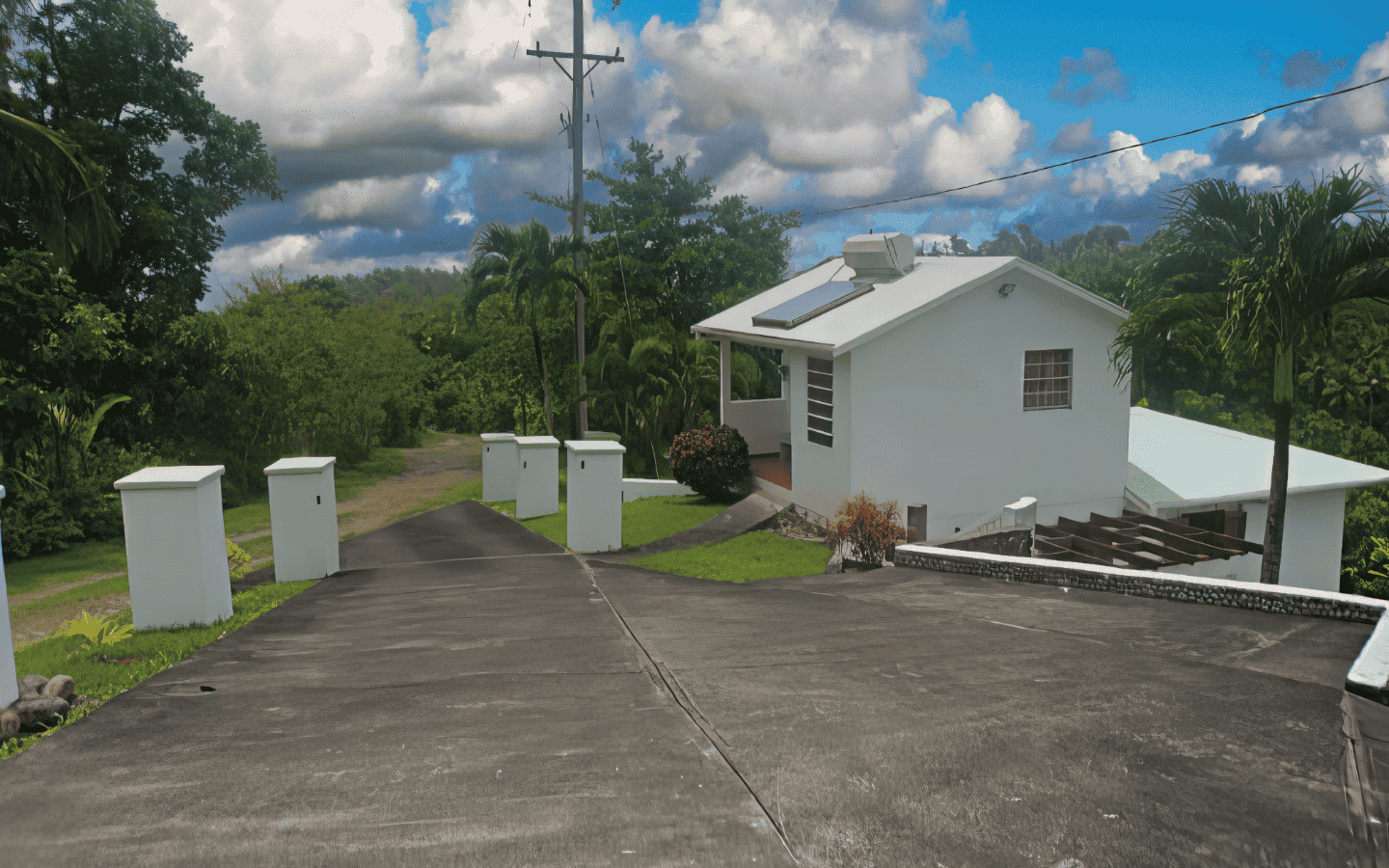 House in Calibishie for sale with 3 suites