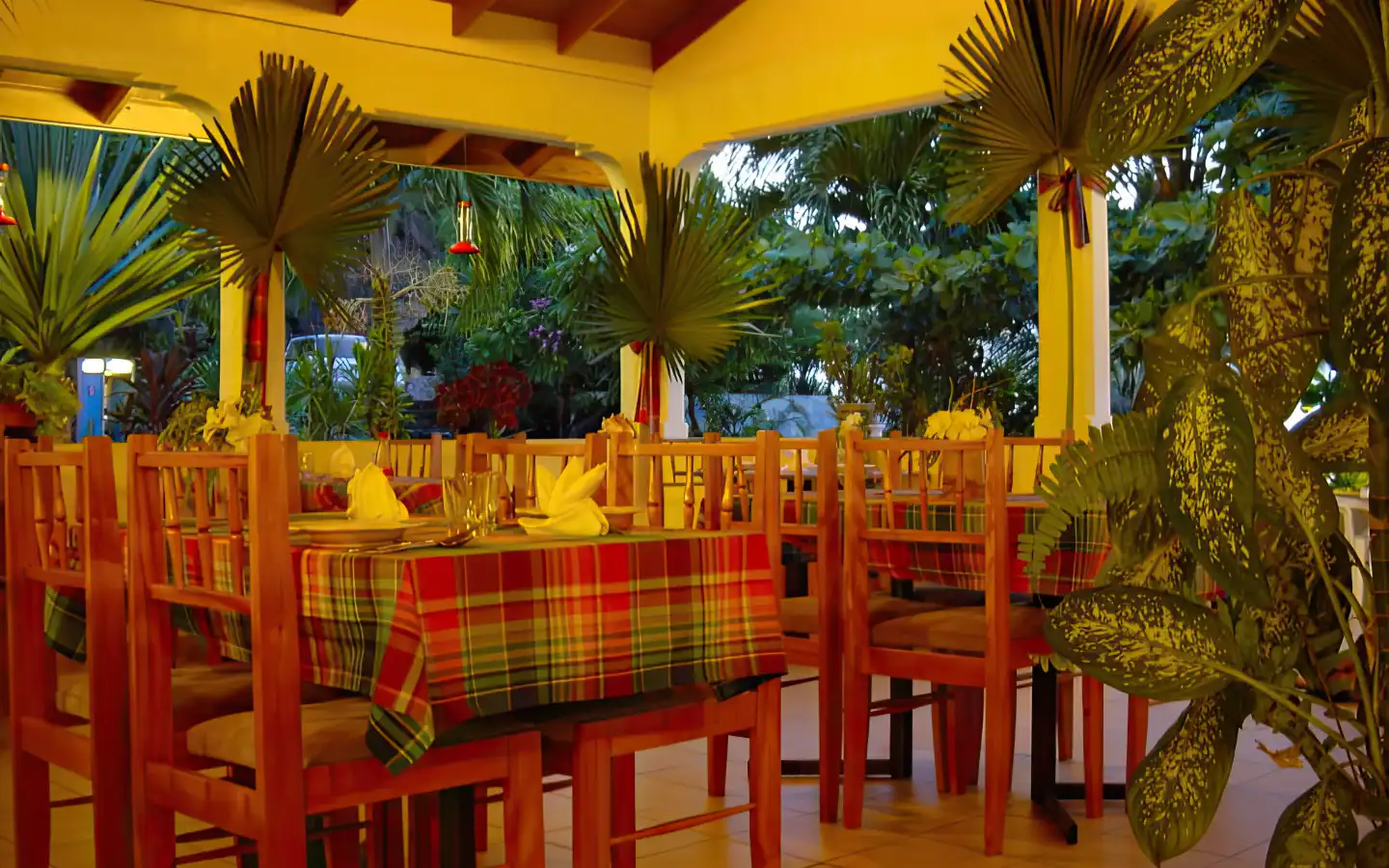 restaurant-Medium-